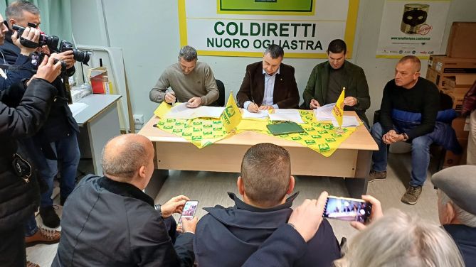 tavolo-coldiretti-firma