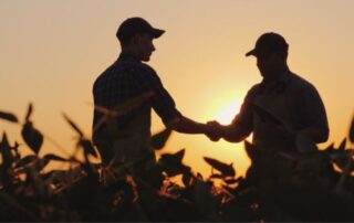 agricoltore-campo-tramonto