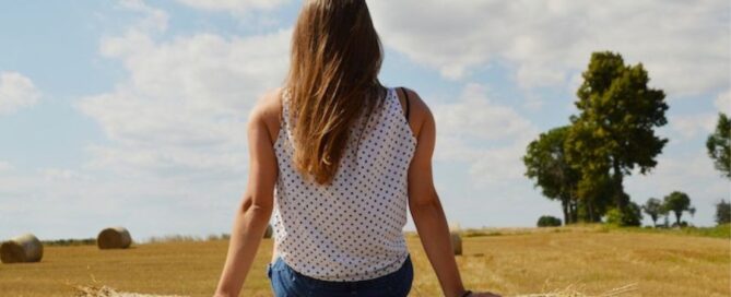 donna-spalle-campo