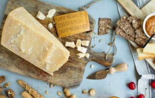 formaggio-parmigiano-reggiano-spicchio