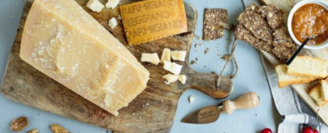 formaggio-parmigiano-reggiano-spicchio