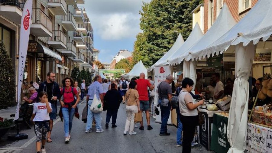 gente-strada-formaggio gente-strada-formaggio