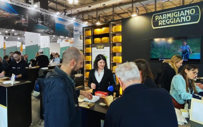 parmigiano-reggiano-turismo-caseario