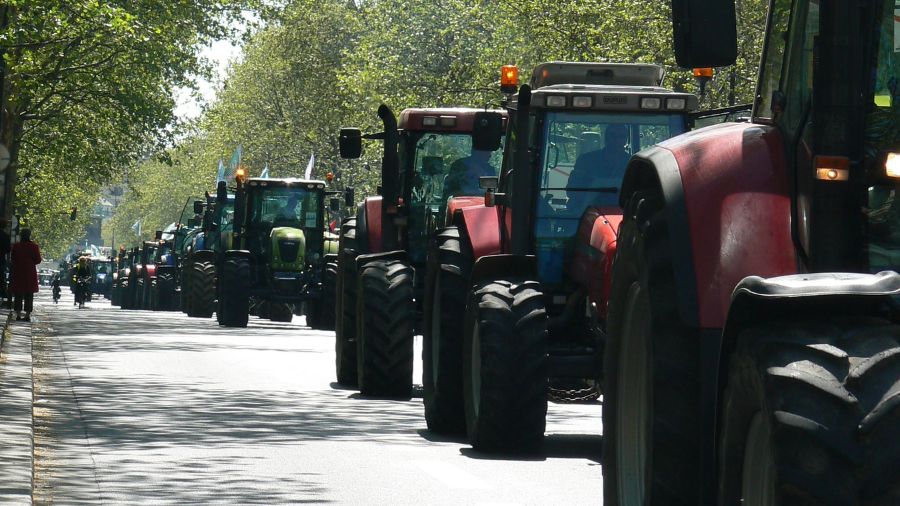 trattori-sfilata-proteste trattori-sfilata-proteste