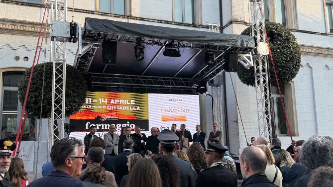Formaggio-in-villa-inaugurazione