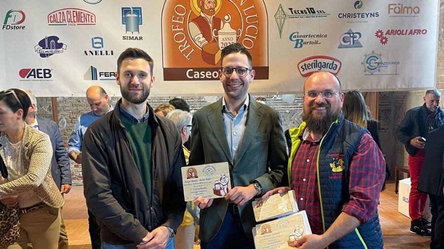 Vincitori- blu di-cuneo Caseifici premiati al Trofeo San Lucio