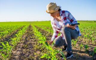 giovani-agricoltori-tecnologia
