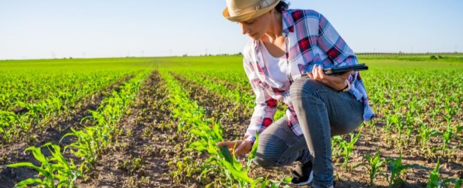 giovani-agricoltori-tecnologia