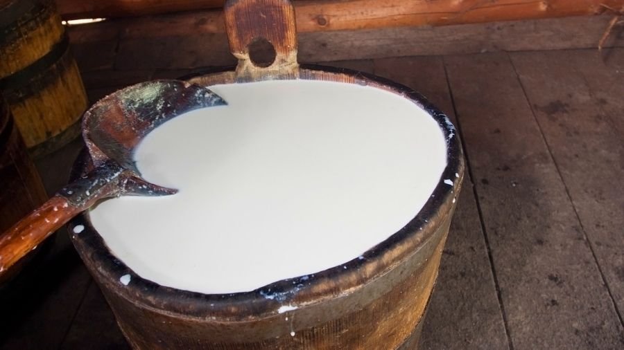 lavorazione-latte-tradizione-legno lavorazione-latte-tradizione-legno